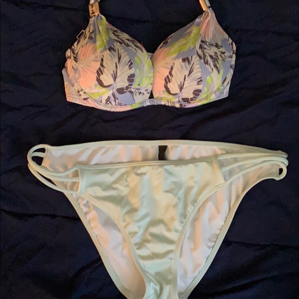 Victoria’s Secret bikini